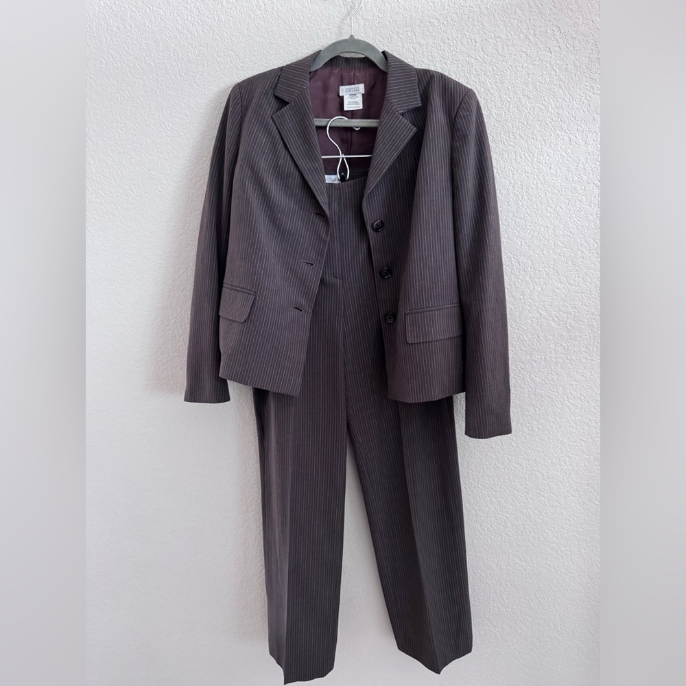 Barneys New York Classic Brown Pinstripe Women’s Suit Approximate Size 8 No Tag